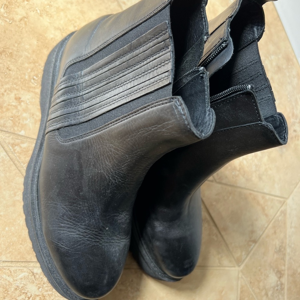 🧸2/$30🧸 Black Women’s Oker Boots Size 41